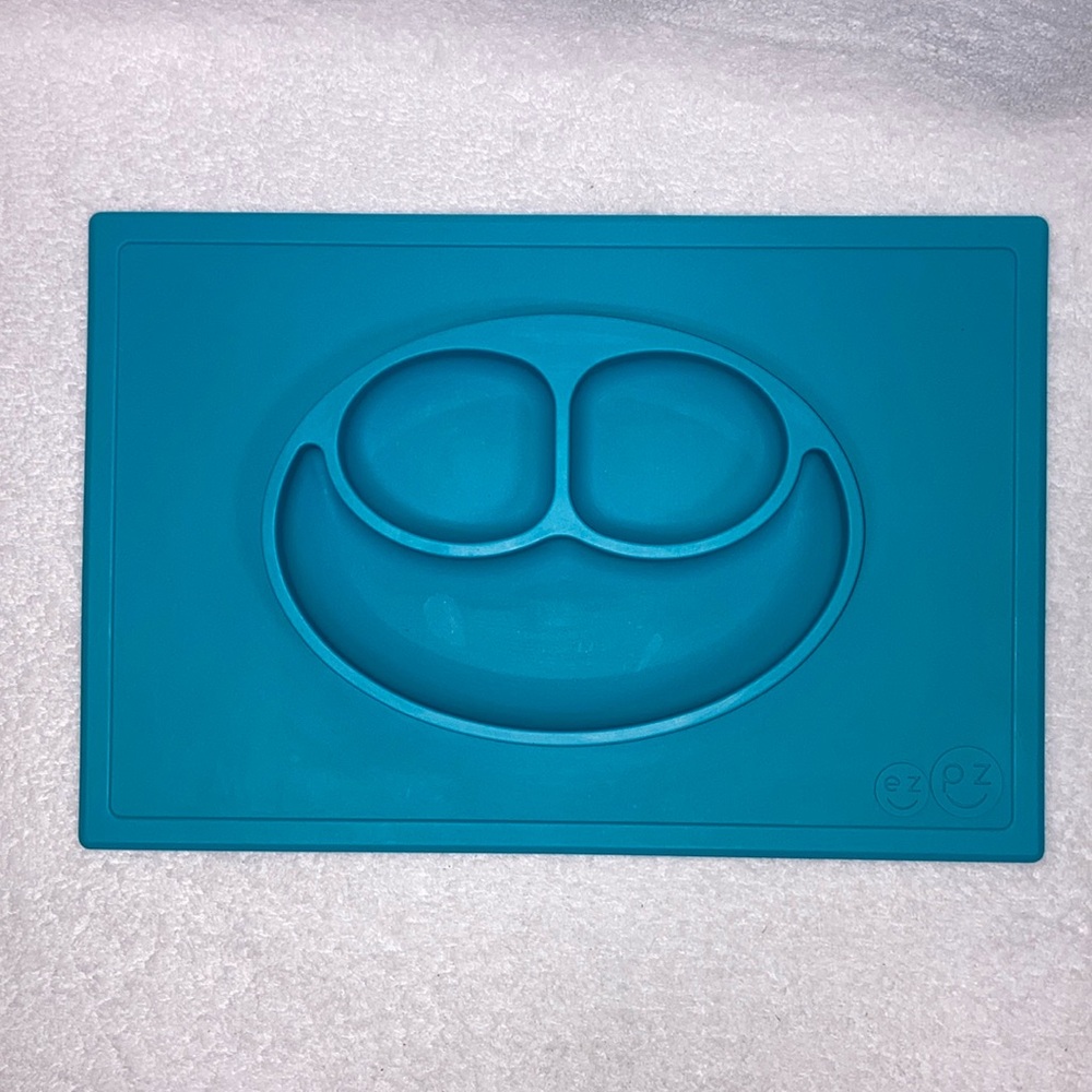 ezpz Happy Mat - 24 Months+ (Blue) - 100% Silicone Suction divided Plate mat
